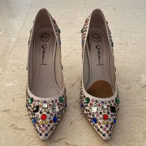 So fashion heels. Very elegant.